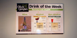 OLIVE GARDEN Drink of the Week - Communications Board and Magnet Set